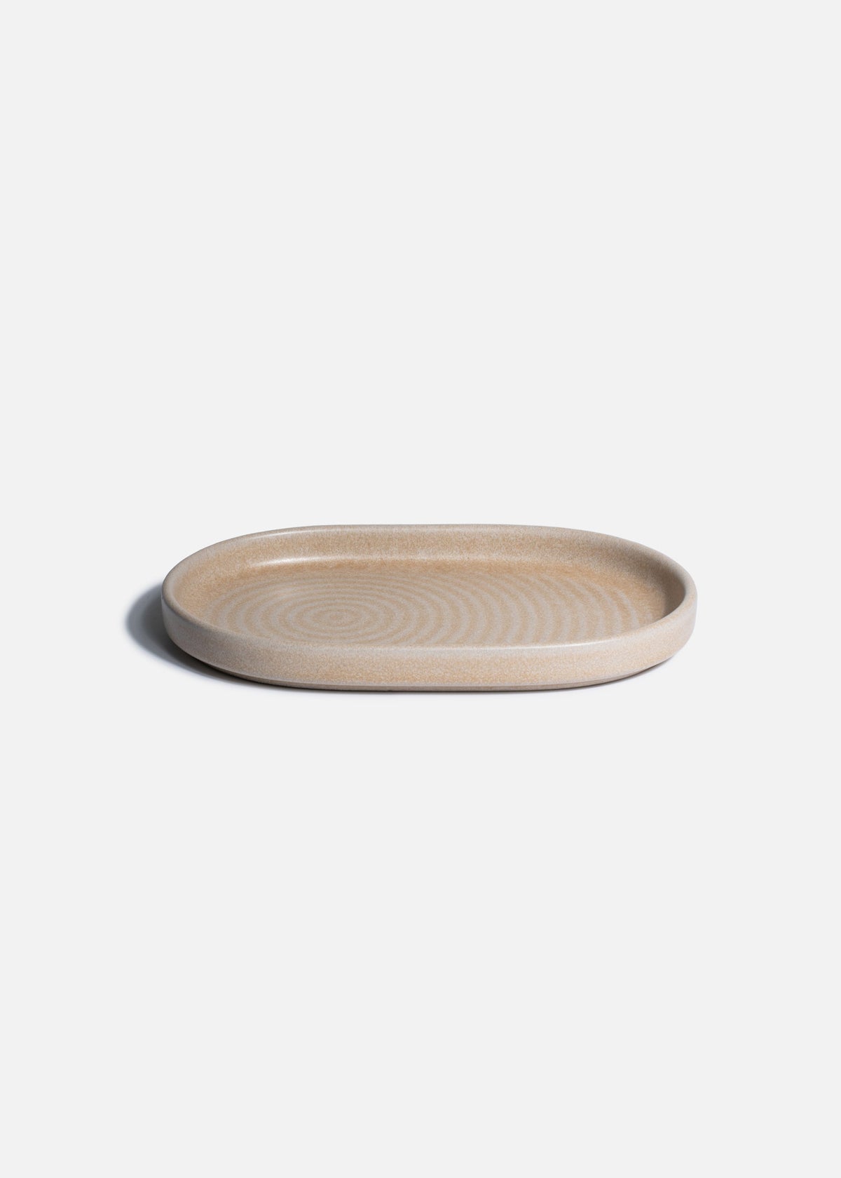 Detalle del acabado beige del plato Mirage Ripple