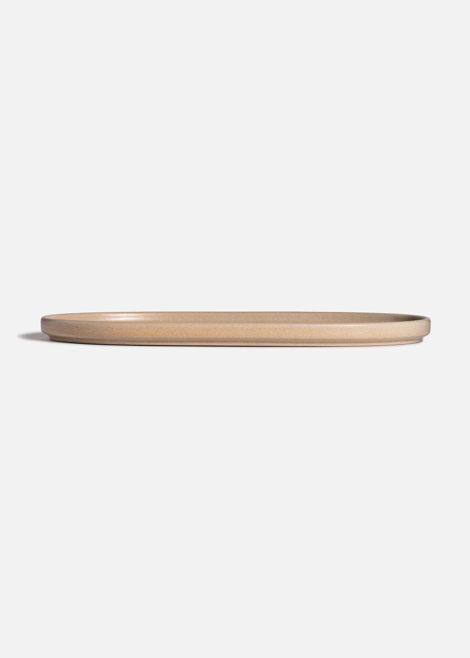 Detalle del efecto Ripple del plato de porcelana beige