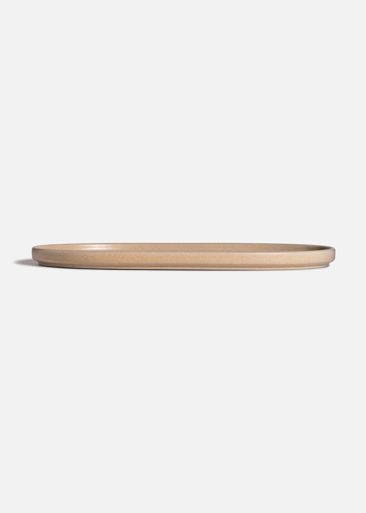 Detalle del efecto Ripple del plato de porcelana beige