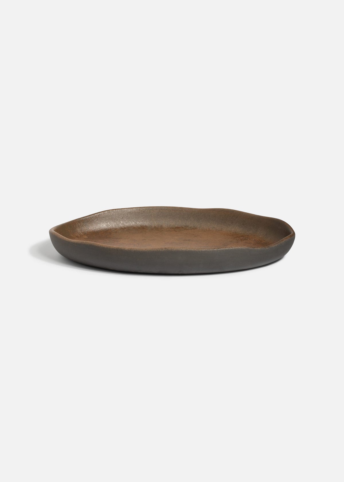 Plato ovalado Bonna Cresta Bazalith de porcelana café de 24 x 16 cm, vista completa.