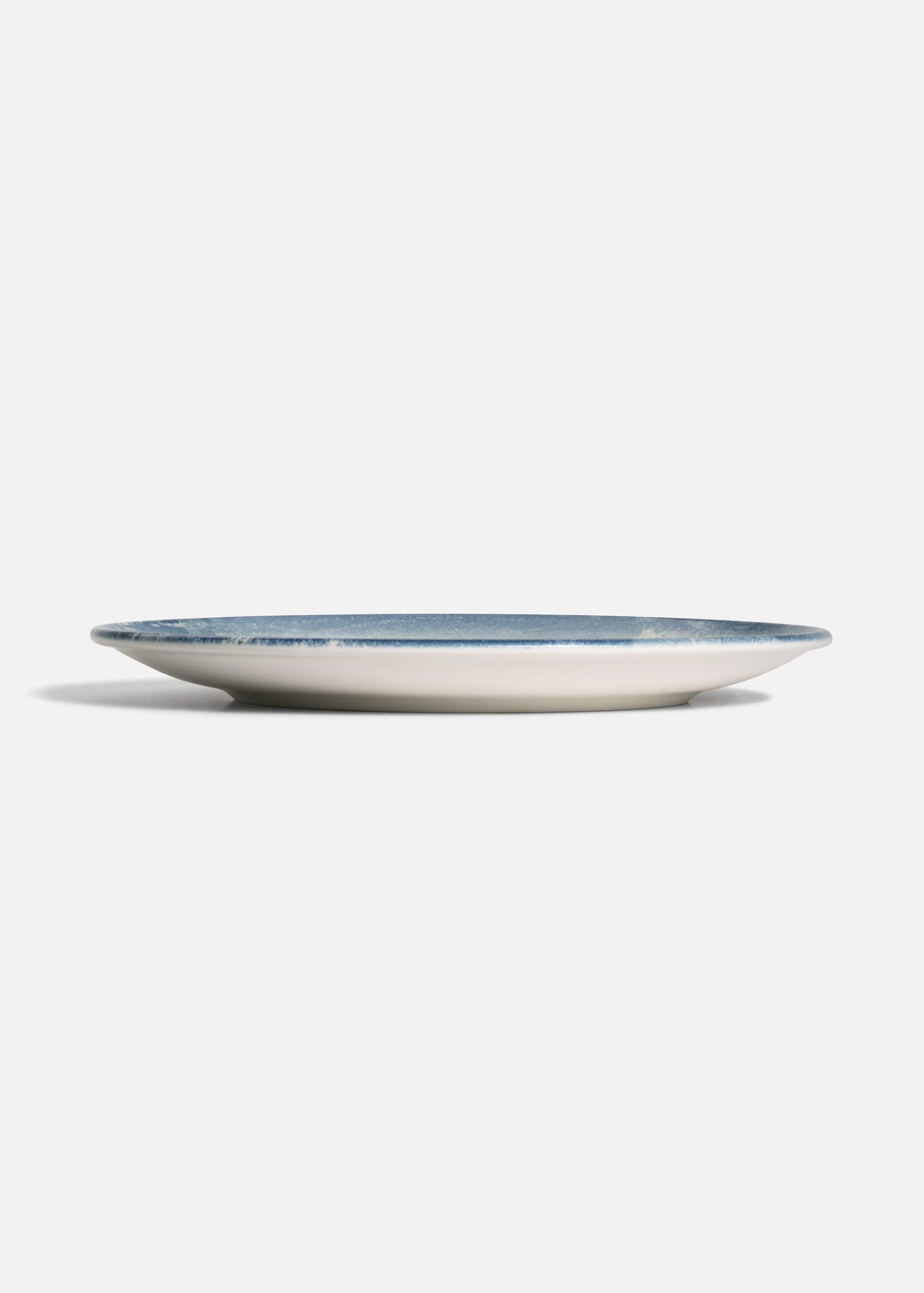 Plato Harena blanco con trazos circulares azules