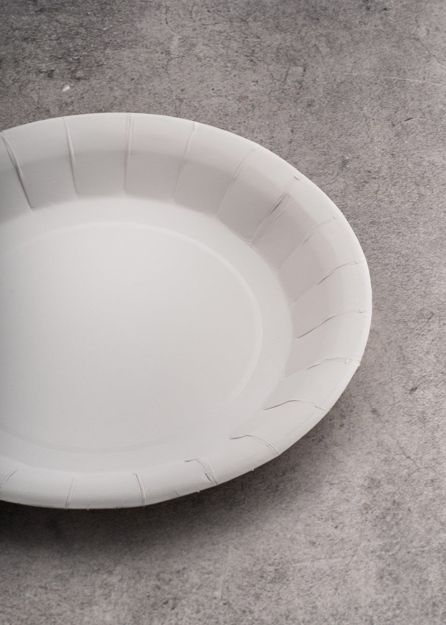 encuentra plato desechable maha