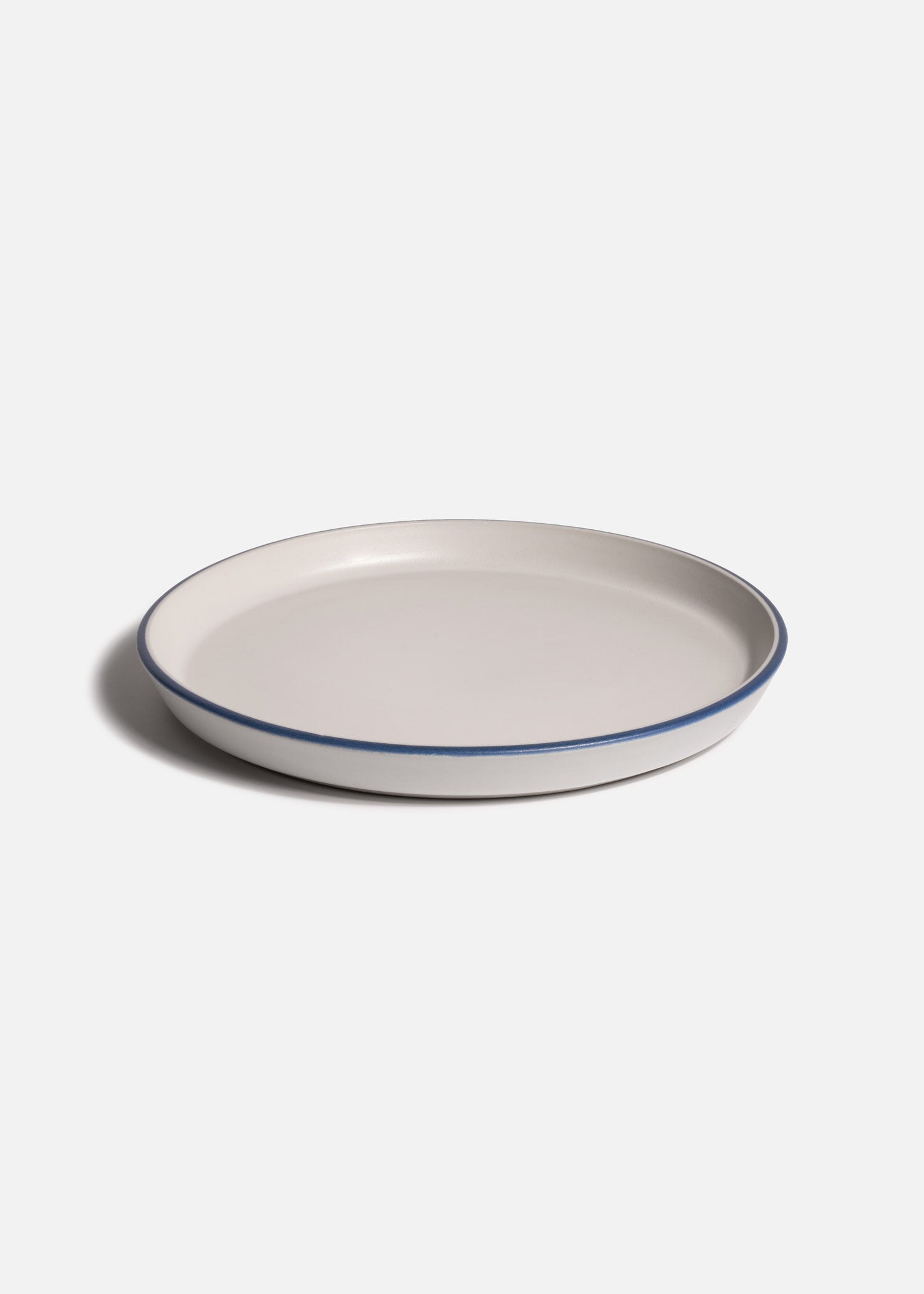 Plato con borde alto para restaurante y hotel