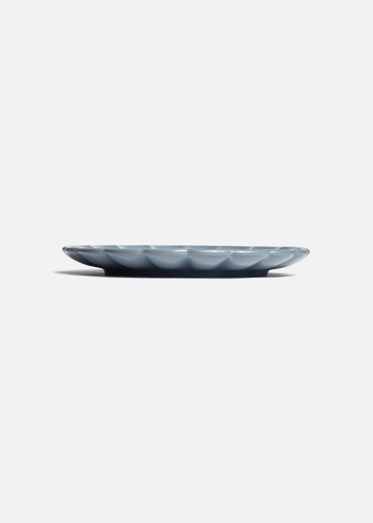 Plato trinche de cerámica premium azul mate Pétalo Ø 22 cm