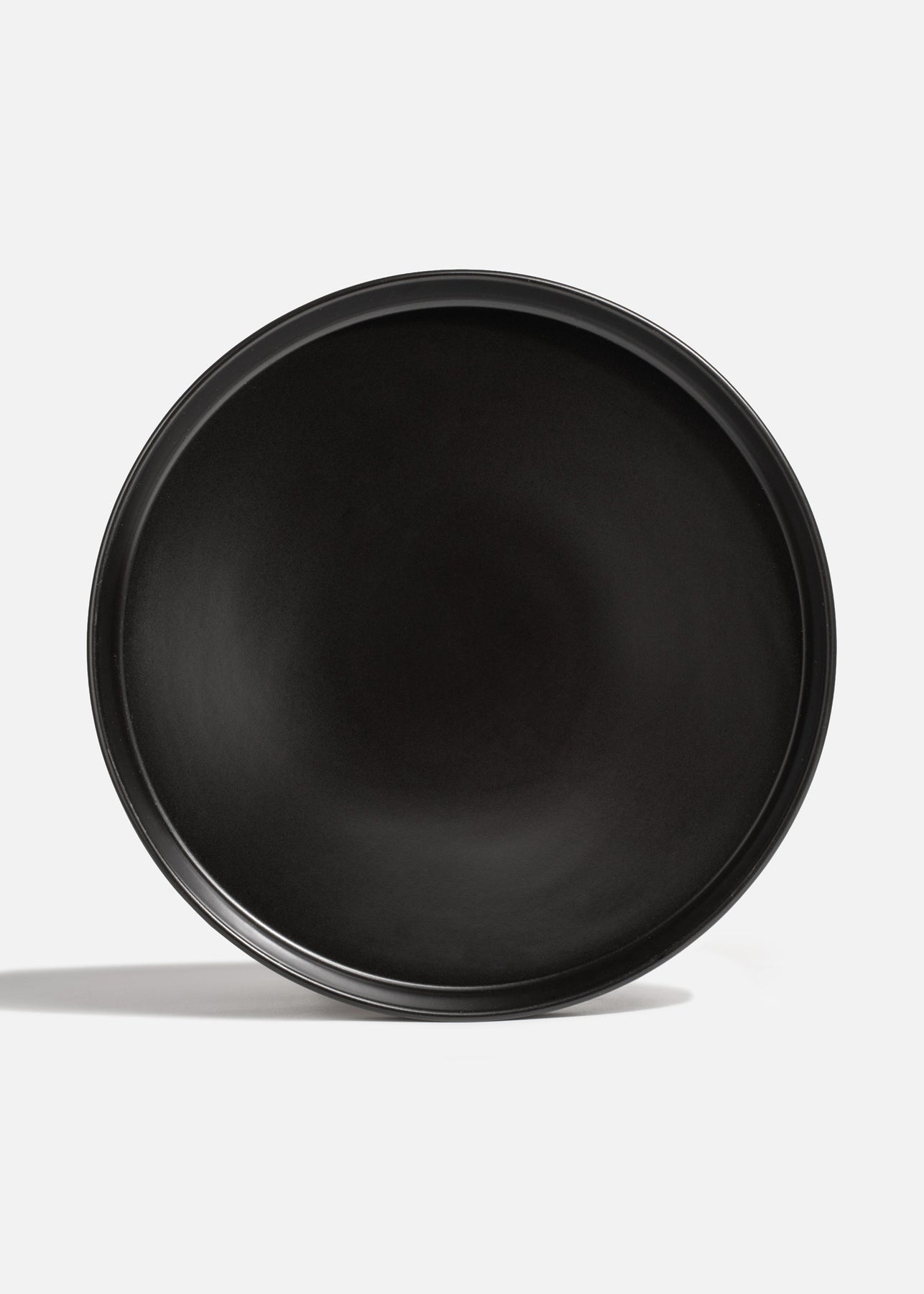Plato trinche con borde elevado de cerámica premium negro esmalte mate profesional para restaurante y cafeterías Stone Lain Ø 27 cm