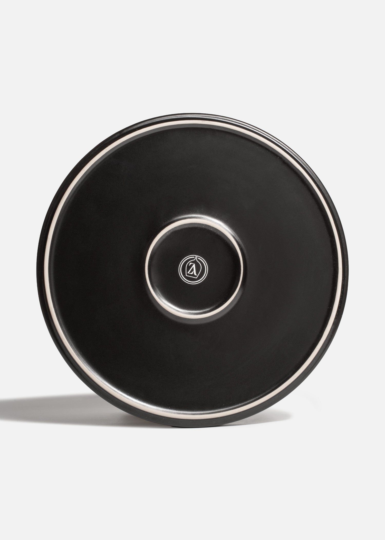 Plato trinche con borde elevado de cerámica premium negro esmalte mate profesional para restaurante y cafeterías Stone Lain Ø 27 cm