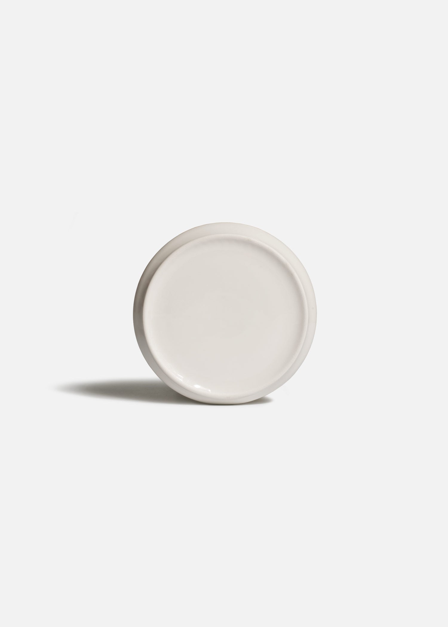 Vista frontal del plato trinche Hygge de 16 cm