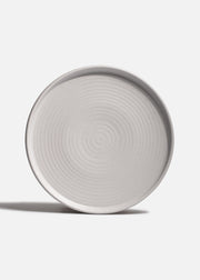 Vista frontal del plato trinche Liora Ripple 26 cm