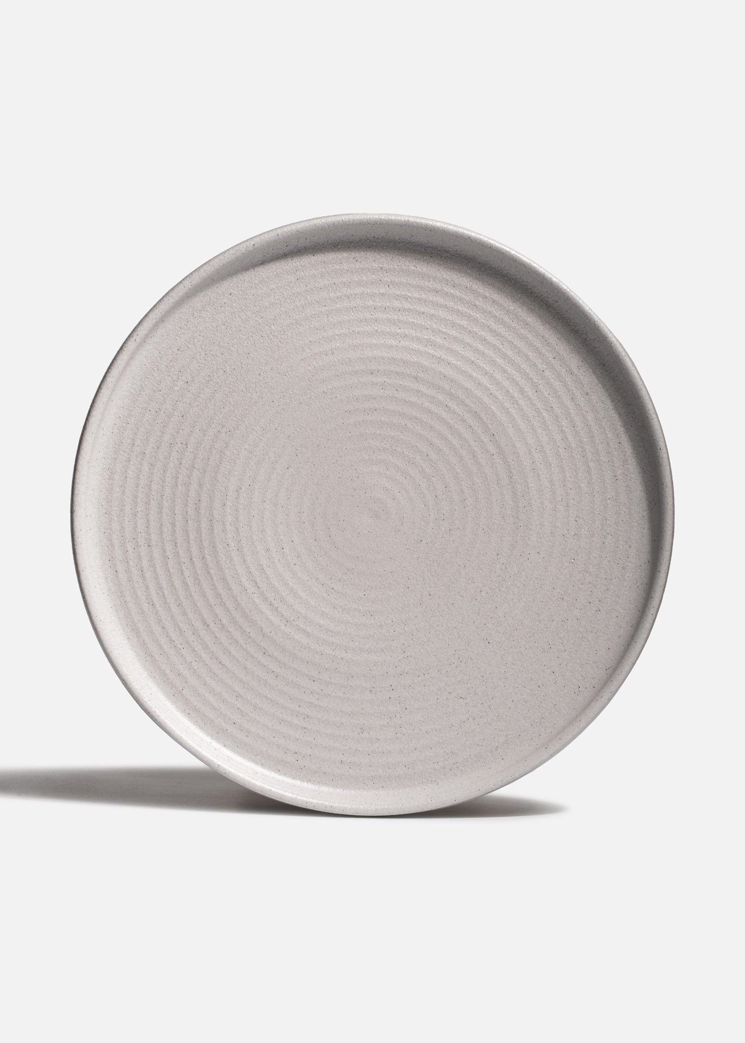 Vista frontal del plato Liora Ripple de 28 cm