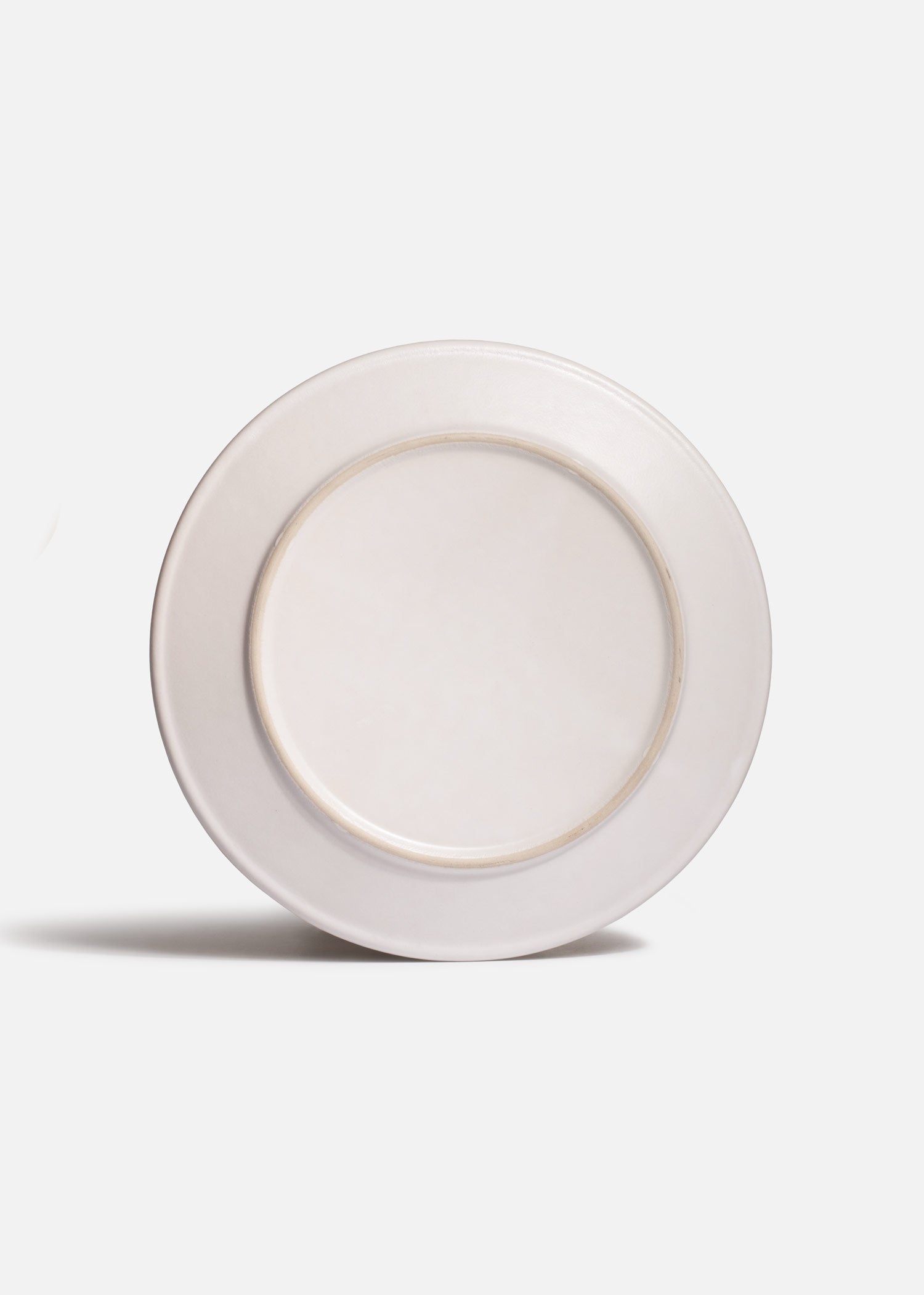 Plato Regina beige con textura de apariencia mineral