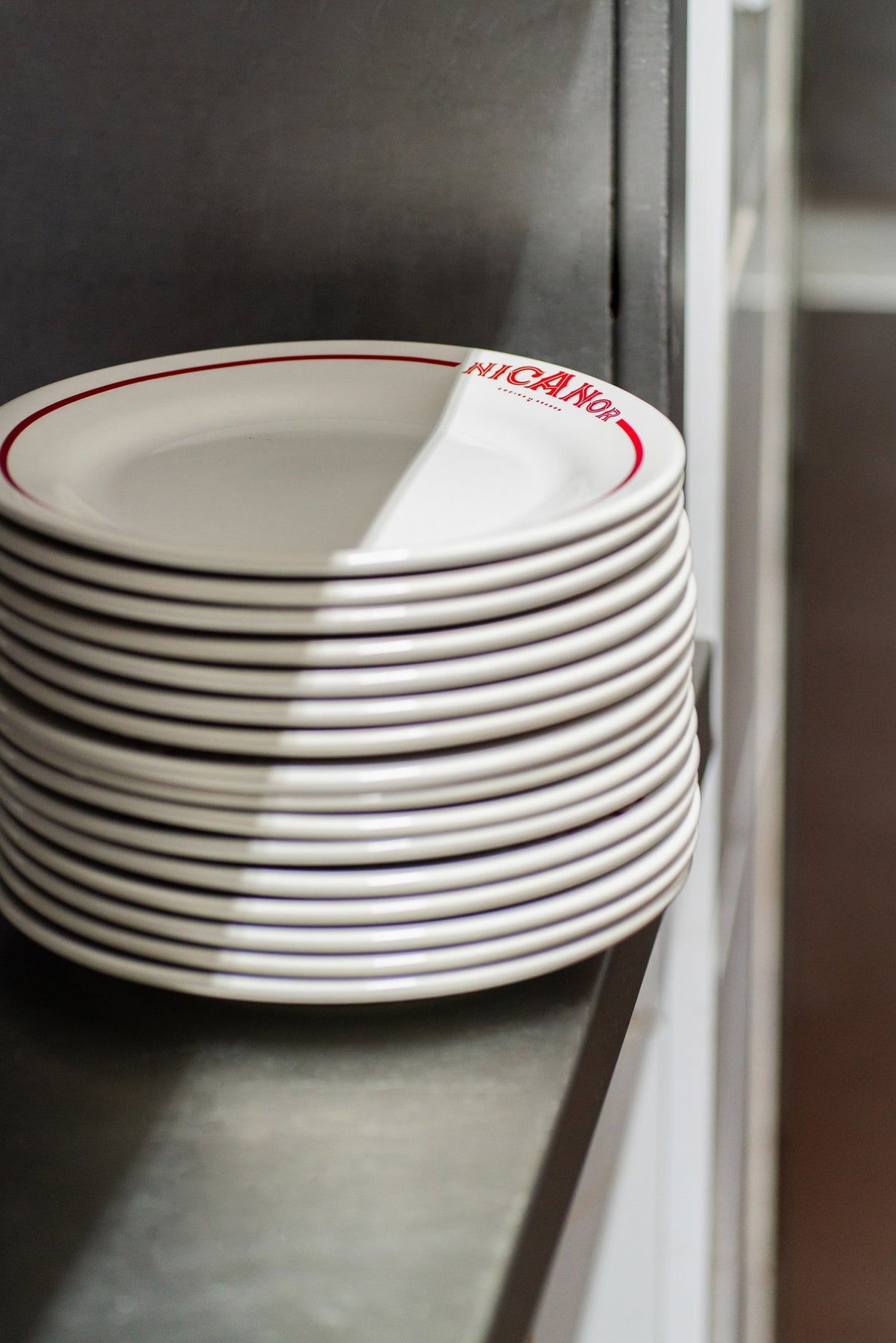 Platos de cerámica blanco Glacial + personalizado con logo doble