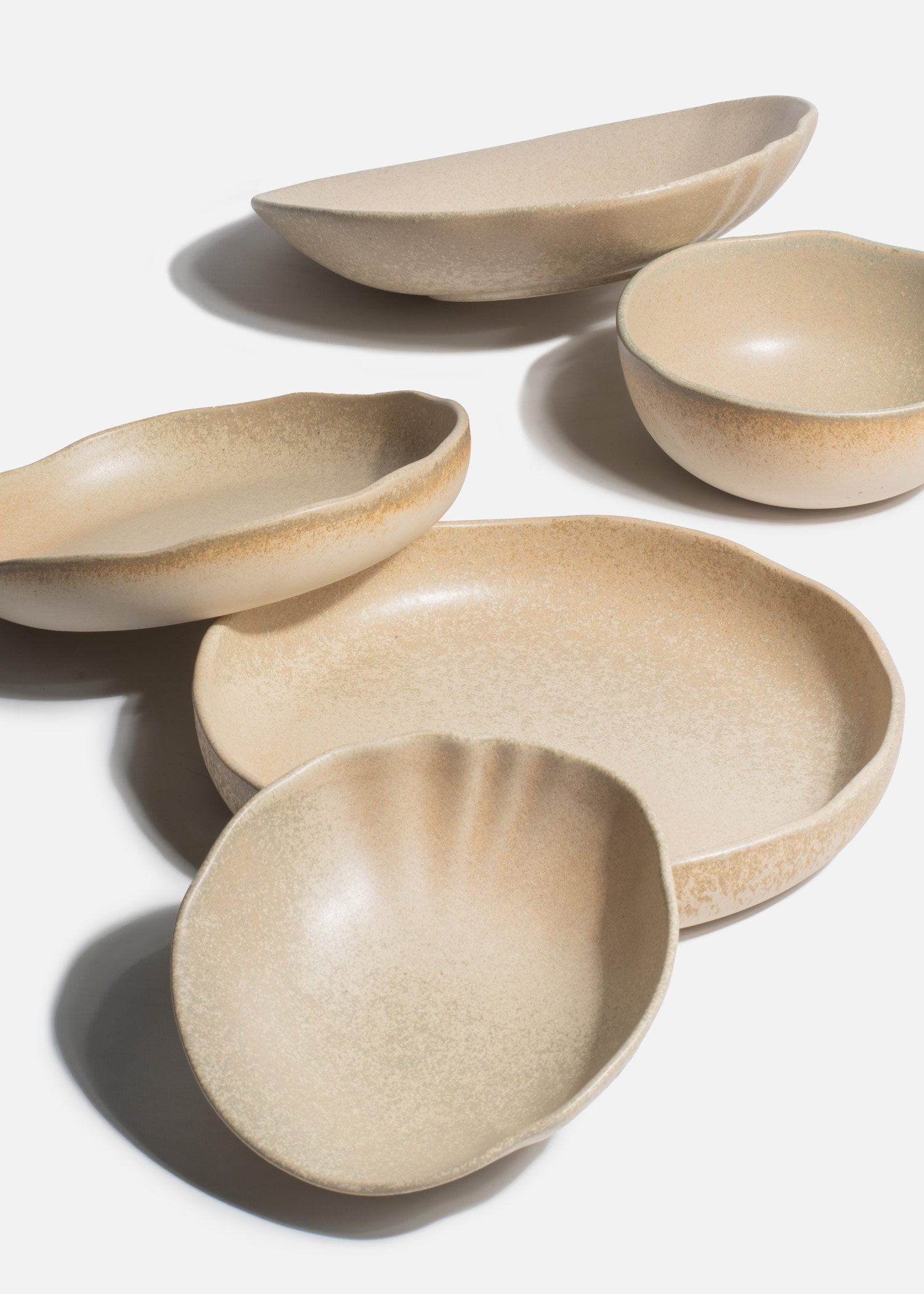 Platos hondos de porcelana café Cresta Sahara