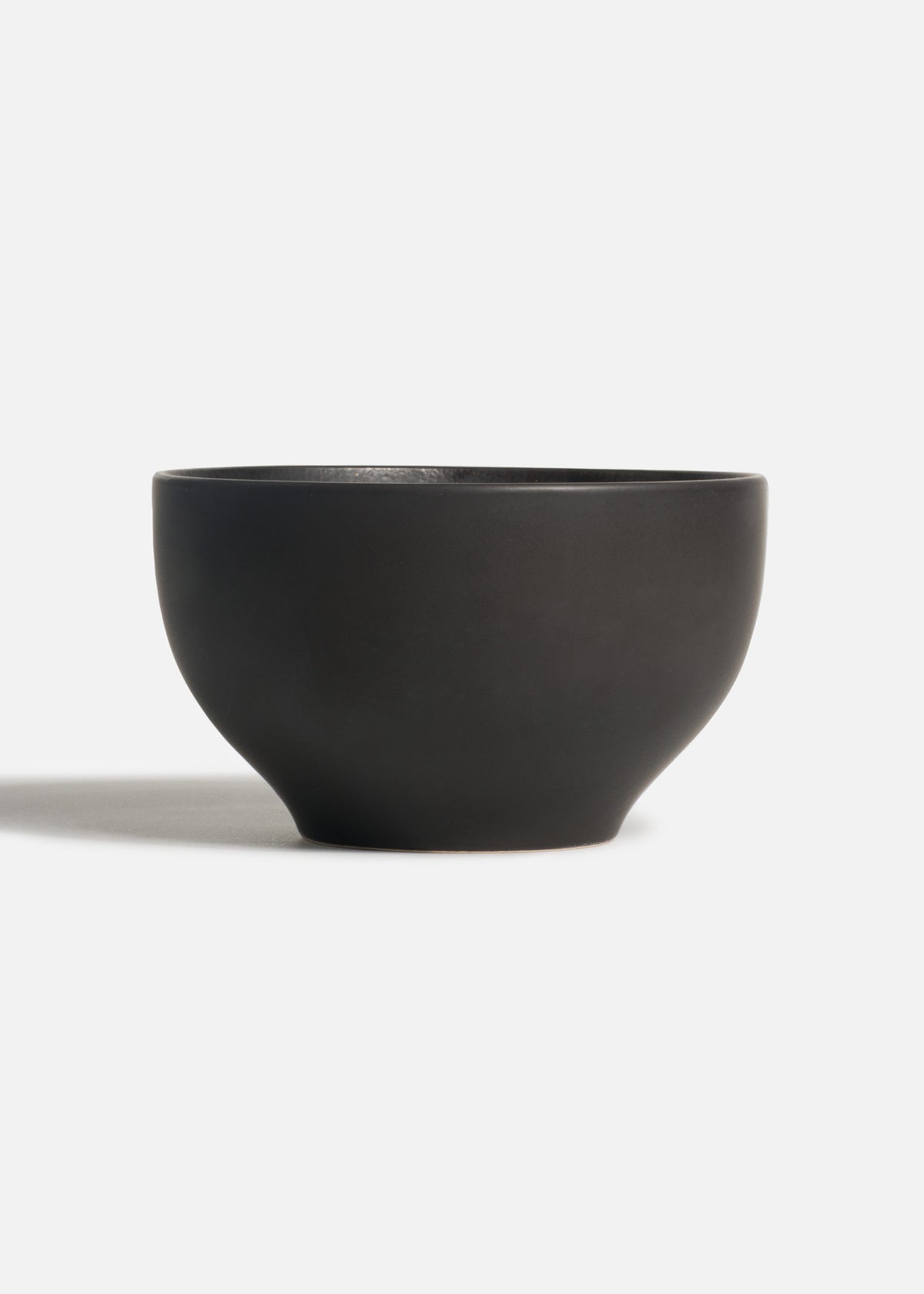 Plato hondo de porcelana negro Hakone 930 ml