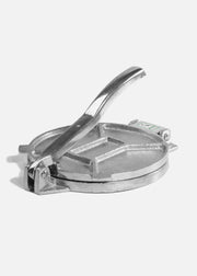 Prensa manual para tortillas de aluminio color plata de 18 cm, vista frontal abierta