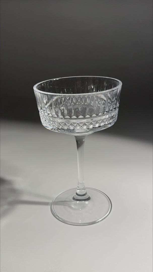 Video de la copa para martini de vidrio Timeless 250 ml