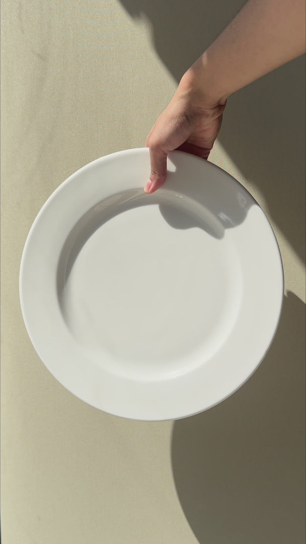 Video del ala ancha y superficie de emplatado del plato Banquet