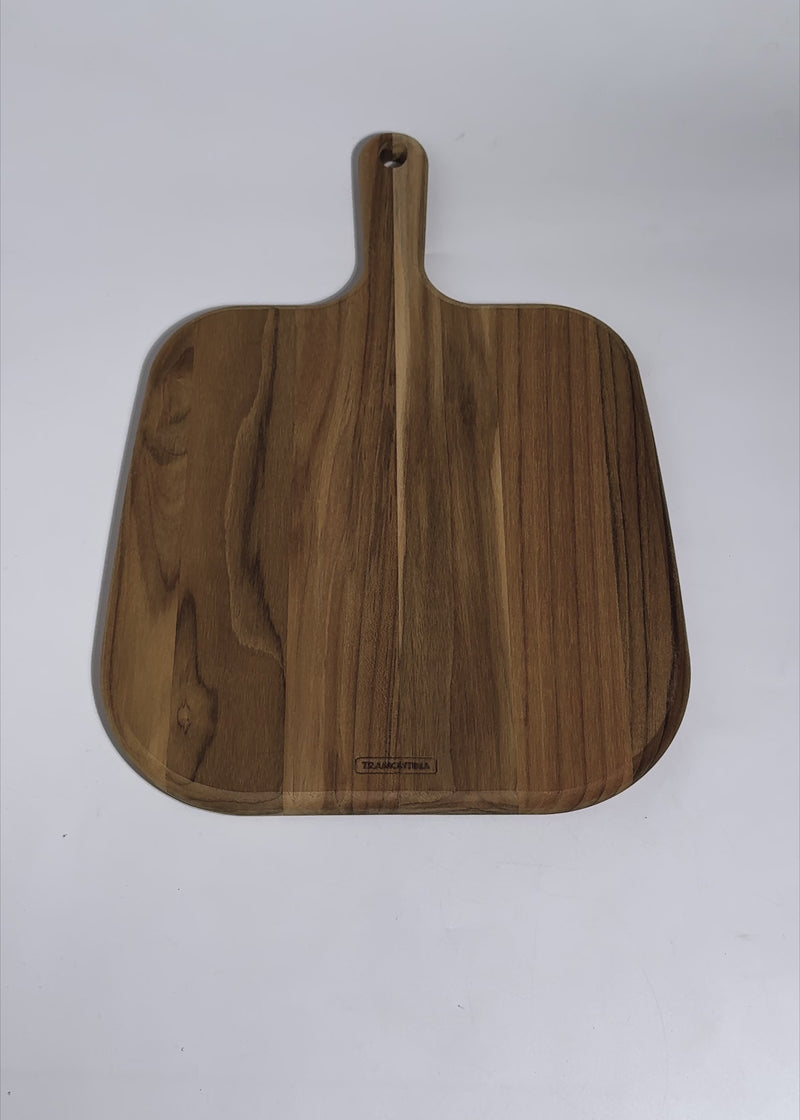 Video de estudio de tabla para quesos de teca con mango Tramontina Provence.
