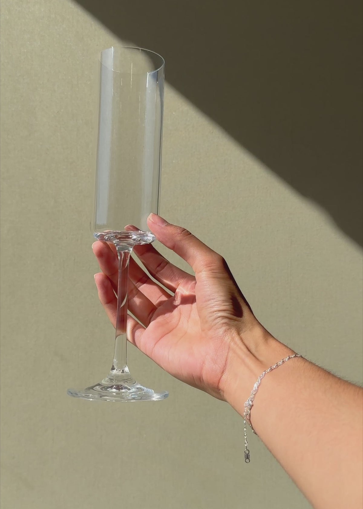 Cargar vídeo: Video de Copa flauta de vidrio transparente Opera 190 ml para restaurantes, hoteles, bares, banquetes, catering y eventos