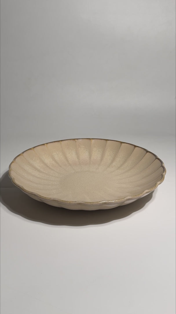 Cargar vídeo: Video del plato hondo de porcelana beige East Sand 1 L