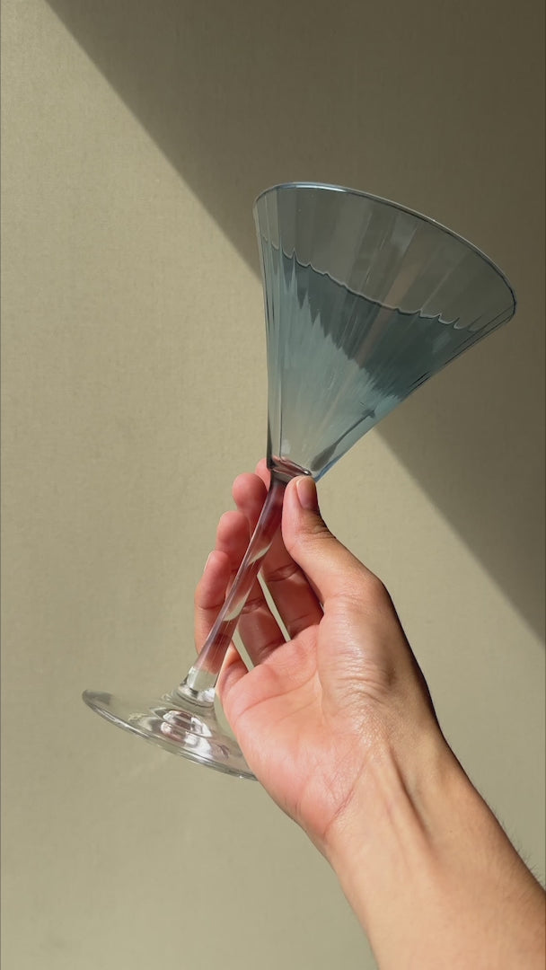Video de la copa para martini azul Linear Zafiro 281 ml