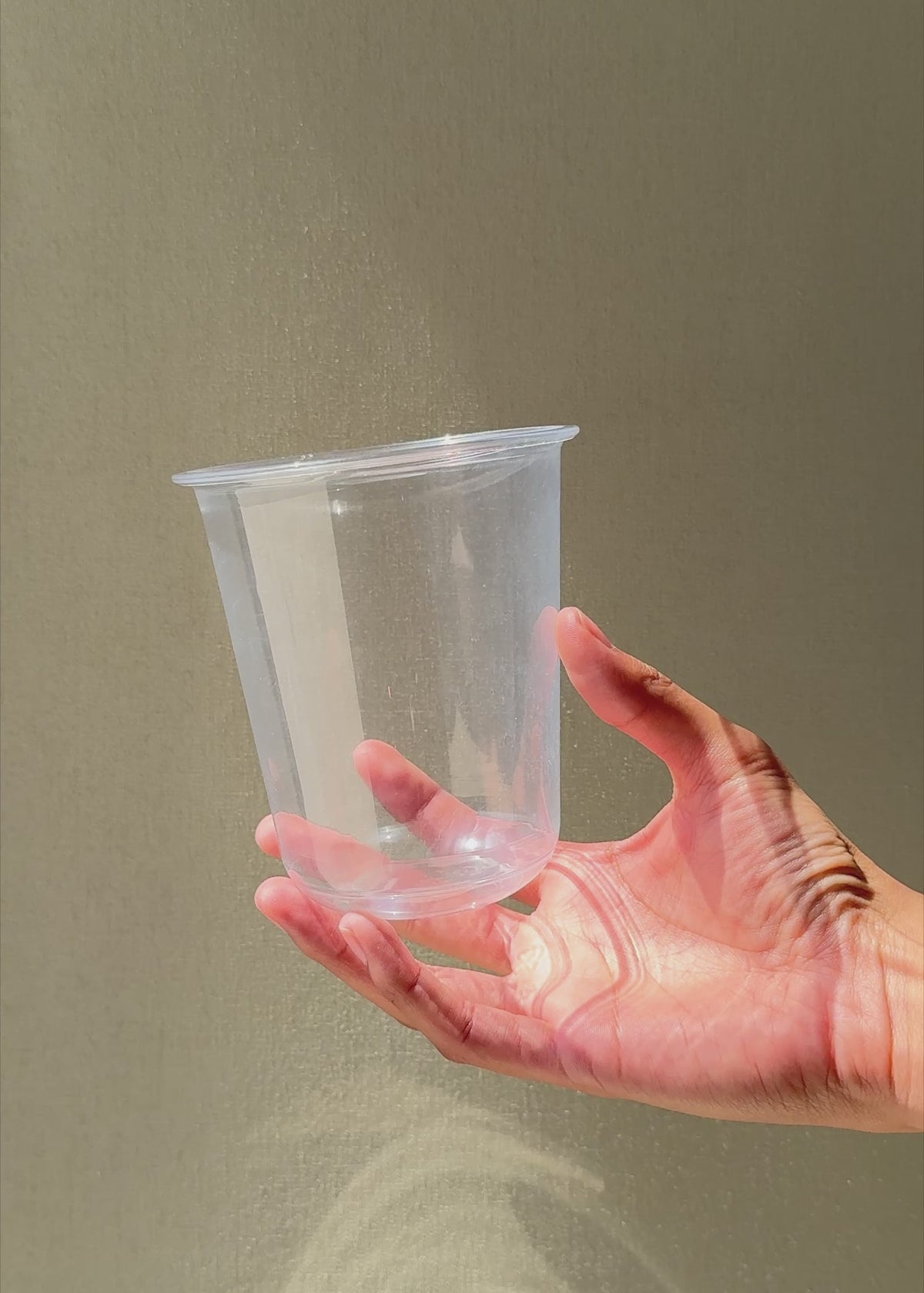 Cargar vídeo: Video de Vaso de polietileno transparente U Pet 16 oz para cafeterias, restaurantes, juguerias, neverias, delivery y eventos