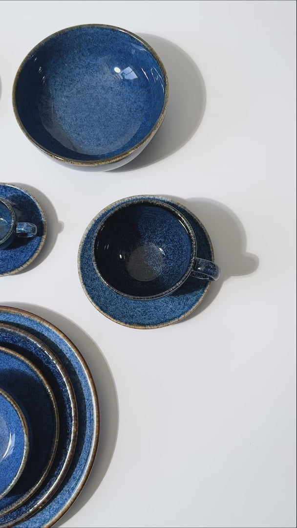 Cargar vídeo: video detalles platos porcelana azul maha