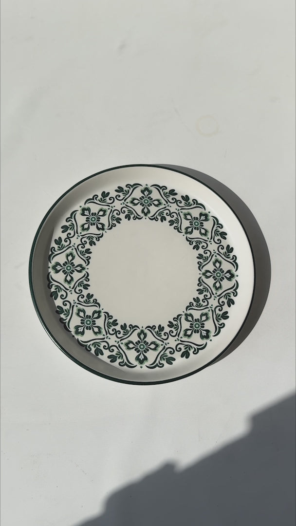 Cargar vídeo: Video del plato de cerámica Talavera Verde Ø 27 cm