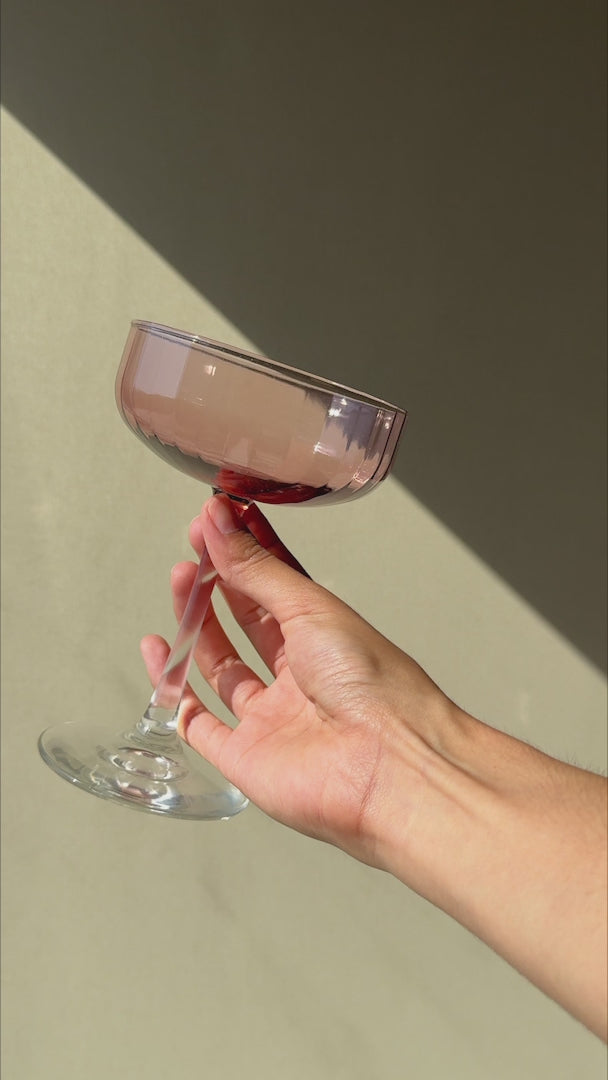 Cargar vídeo: Video de la copa coupe rosa Linear Blush 251 ml