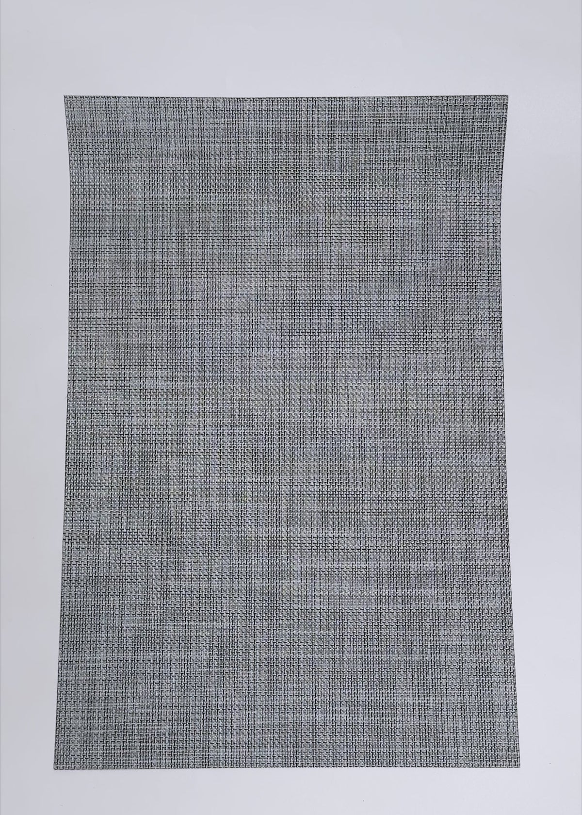 Cargar vídeo: Video de estudio del mantel individual de poliéster y textileno gris jaspeado de 45 x 30 cm.