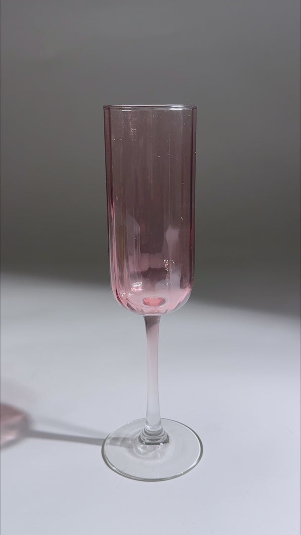 Cargar vídeo: Video del cáliz rosa, tallo y base de la copa flauta Linear Blush