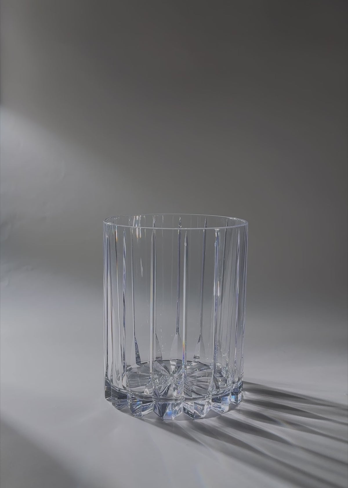 Cargar vídeo: Video de estudio del vaso bajo Resort Riedel de Tritan de 411 ml.