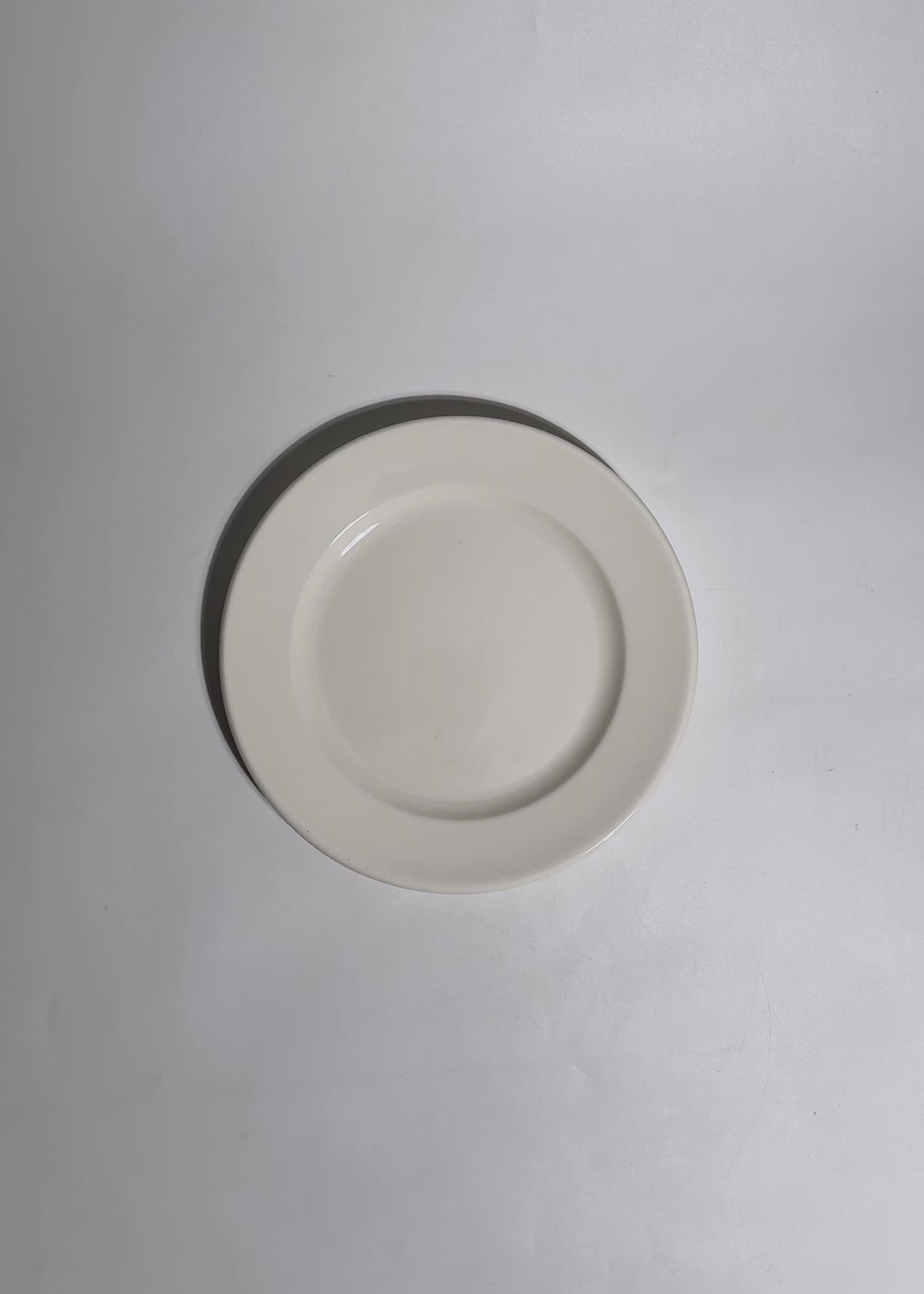 Cargar vídeo: Video de uso de plato trinche Banquet de 21 cm