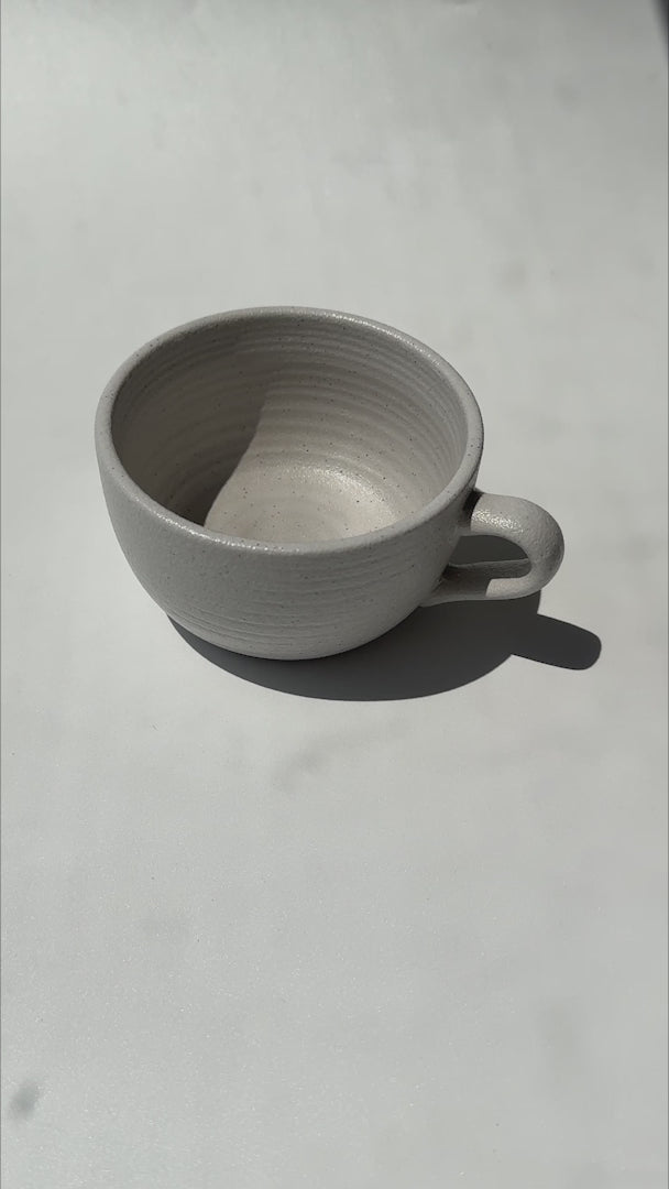 Cargar vídeo: Video de taza para café de porcelana Liora Ripple 205 ml
