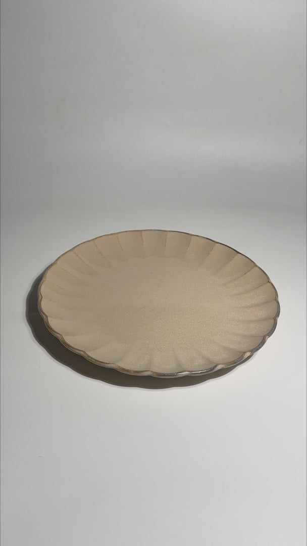 Cargar vídeo: Video del plato trinche de porcelana beige East Sand Ø 27 cm