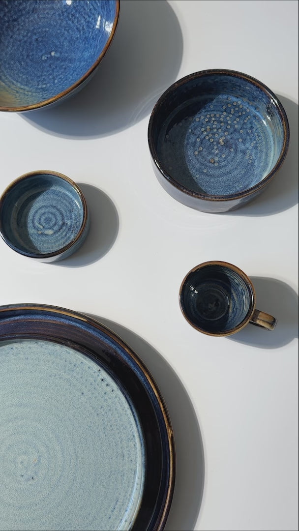 video detalles platos porcelana azul mahahome