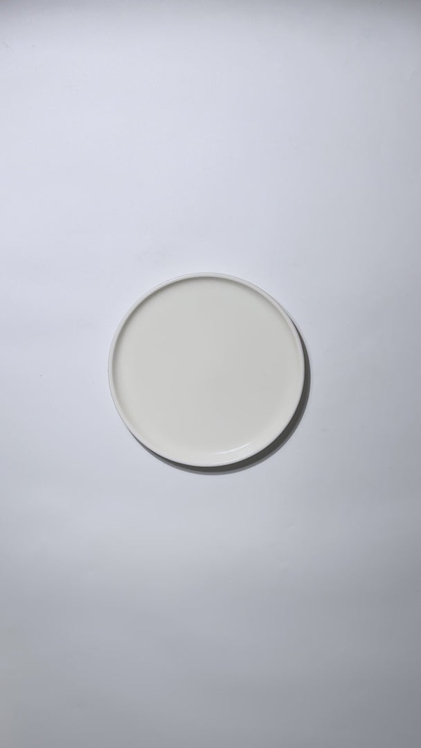 Video del acabado y diseño minimalista del plato de porcelana Hygge