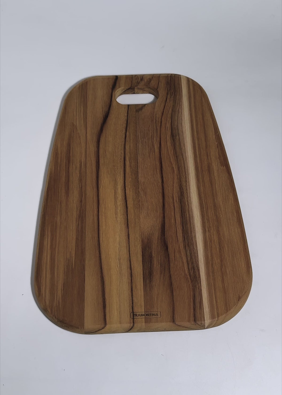Cargar vídeo: Video de estudio de tabla para quesos Tramontina Provence de teca 40 x 28 cm.