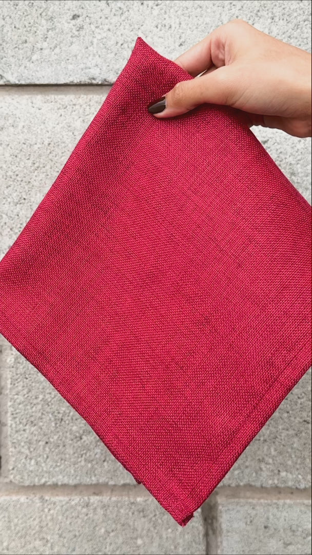 Cargar vídeo: Servilleta de tela (100% poliéster) con bastilla roja Ginebra 45x45 cm