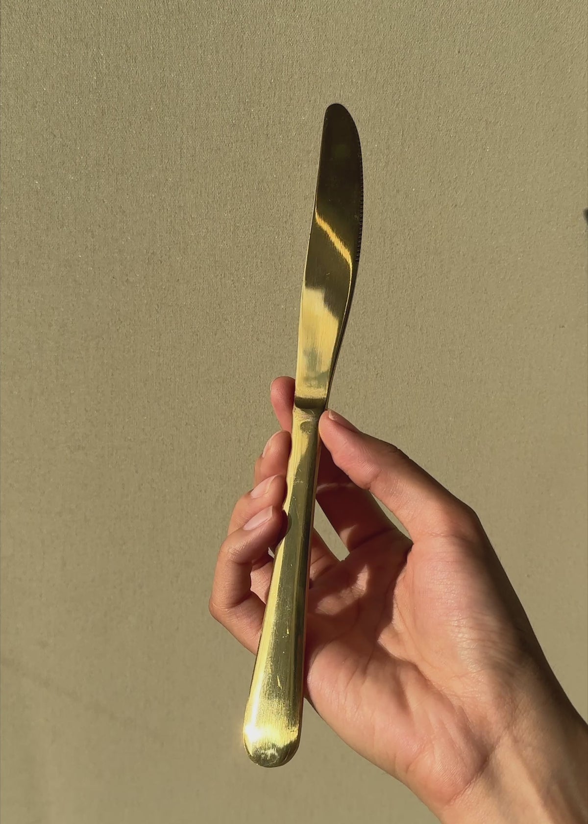 Cargar vídeo: Cubiertos de mesa de acero inoxidable dorado Paulo
