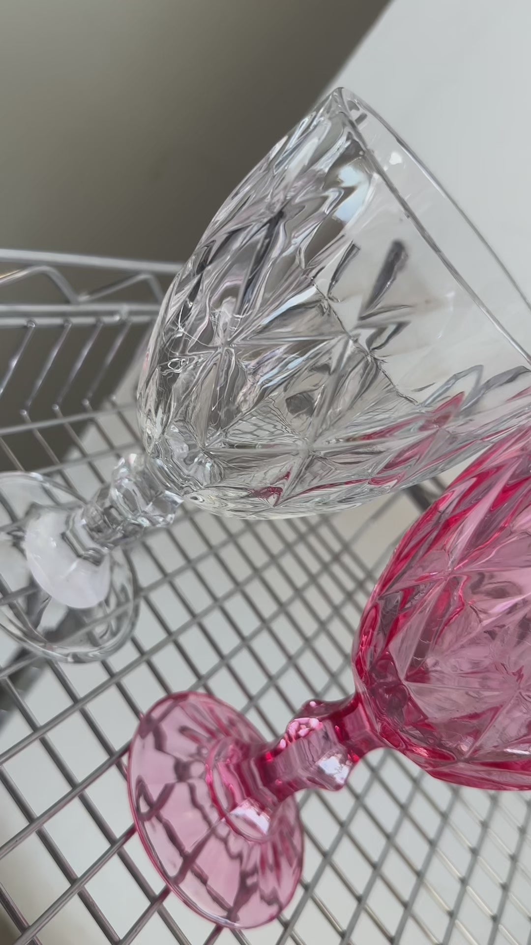 Cargar vídeo: Copa de vidrio dorada Diamond 325 ml