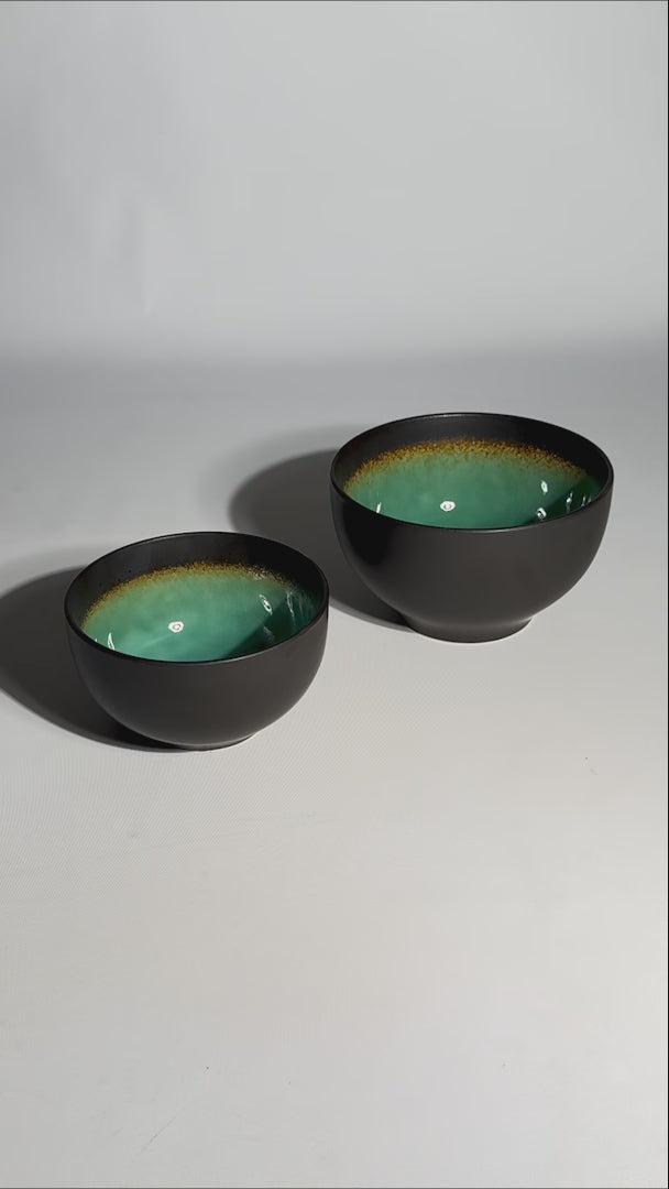 Cargar vídeo: Platos hondos de porcelana negro Hakone
