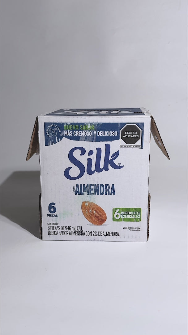 Cargar vídeo: Video de bebida vegetal de almendra Silk 946 ml