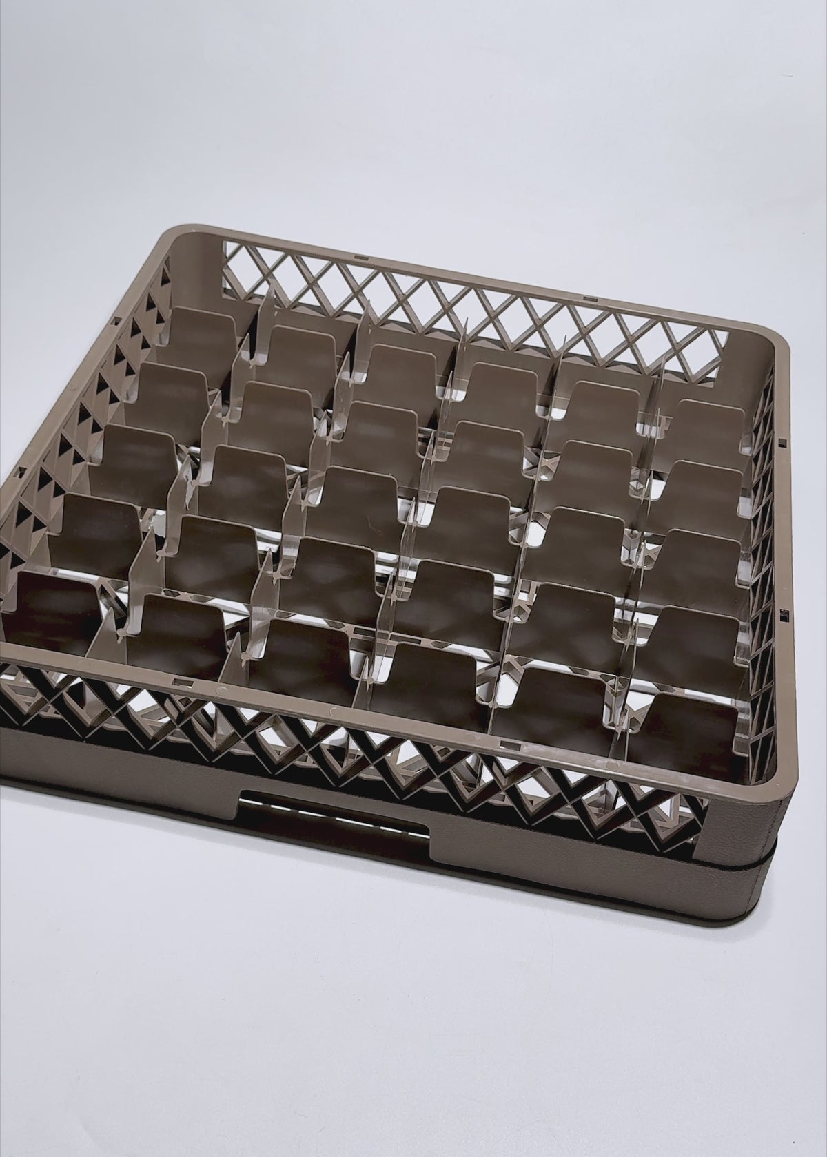 Cargar vídeo: Rack para 36 vasos de plástico reforzado café 50x50 cm