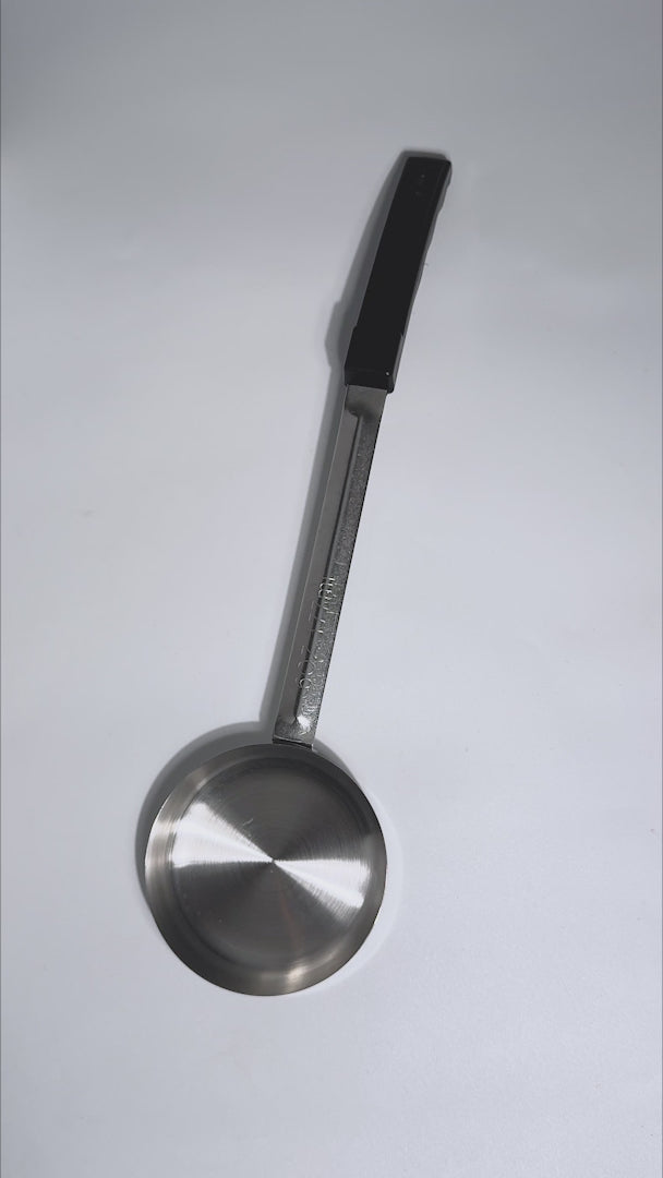 Cucharón de acero inoxidable para porciones controladas