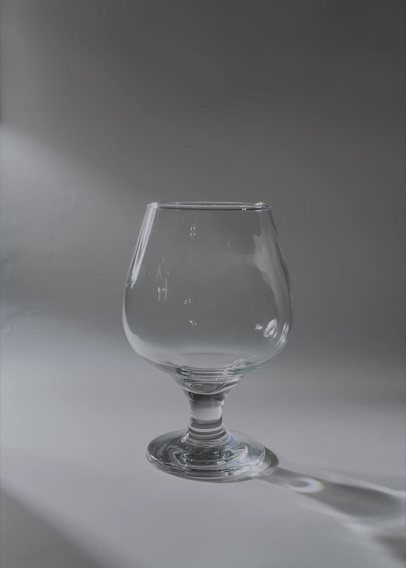 Video de estudio de la copa Windsor de vidrio transparente de 330 ml.