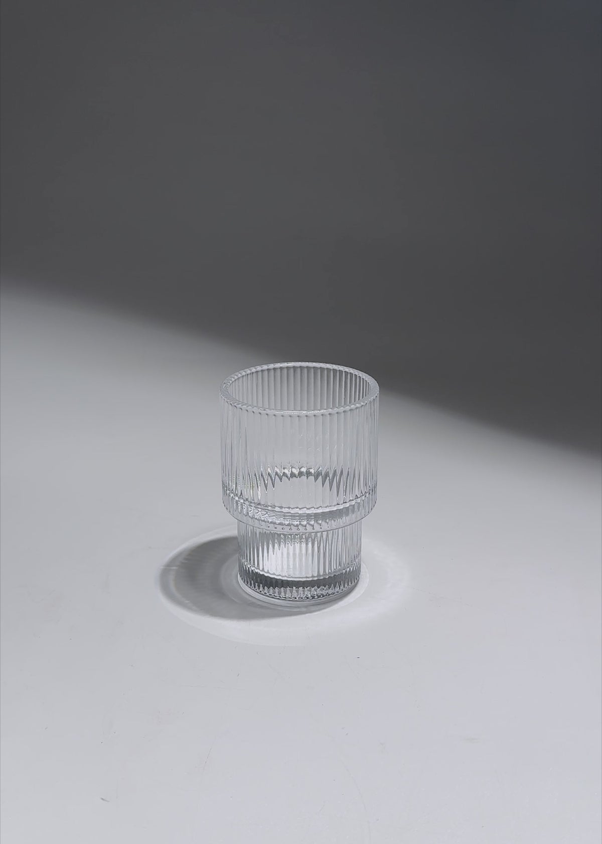 Cargar vídeo: Video de Vaso Old Fashion de vidrio Venecia 200 ml para restaurantes, hoteles, cafeterias, banquetes y servicio de mesa