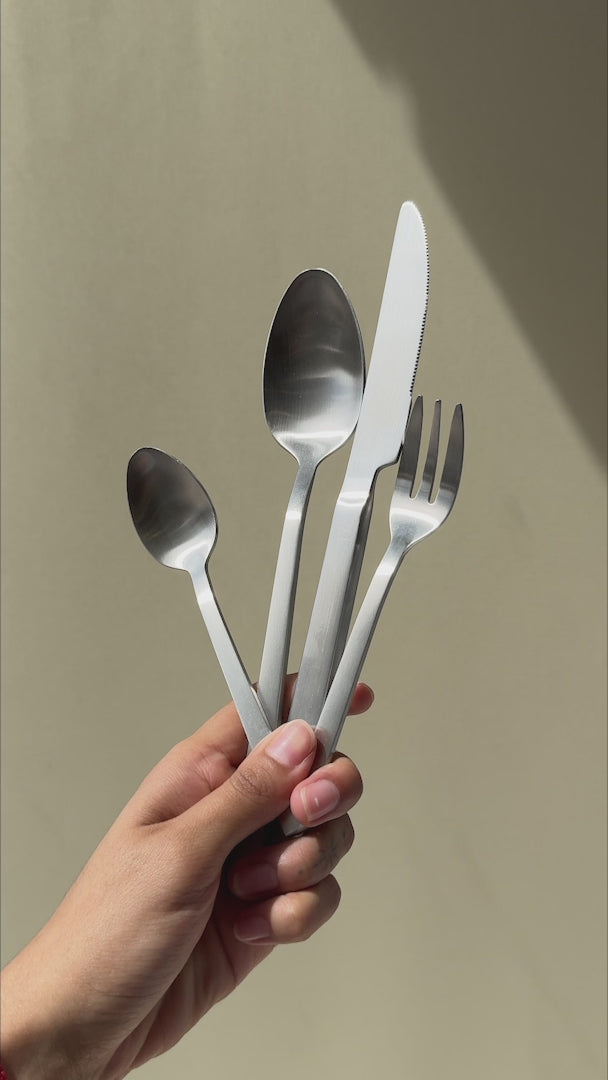 Video del tenedor para postre de acero inoxidable mate Mara 14.8 cm