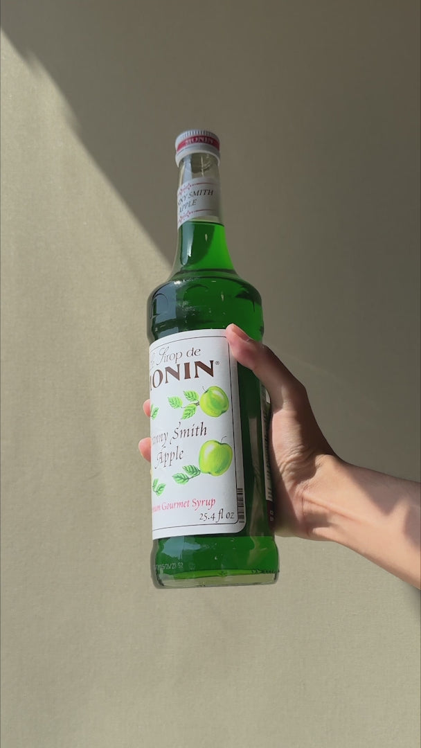 Cargar vídeo: Jarabe de manzana botella de vidrio Monin 750 ml