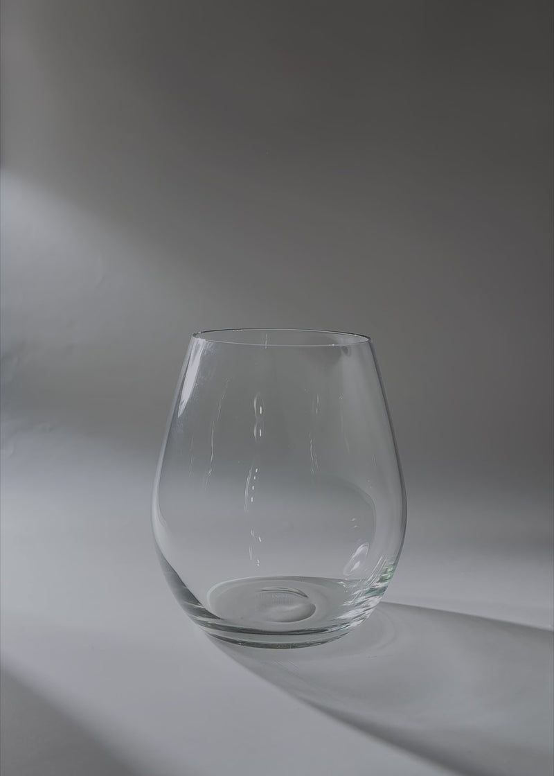 Video de estudio del vaso para vino tinto sin tallo de vidrio transparente 532 ml.