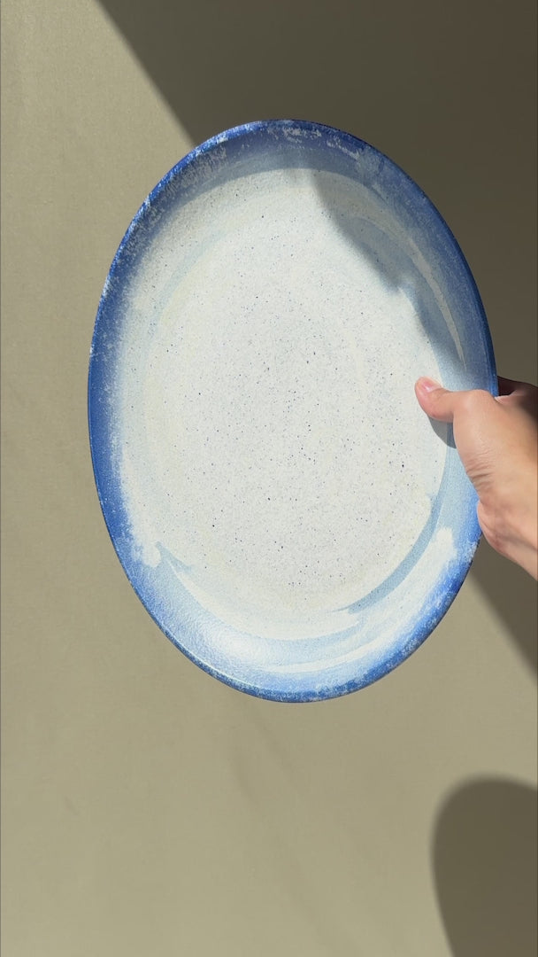 Video de loza para restaurantes MAHA plato ovalado Harena blanco y azul